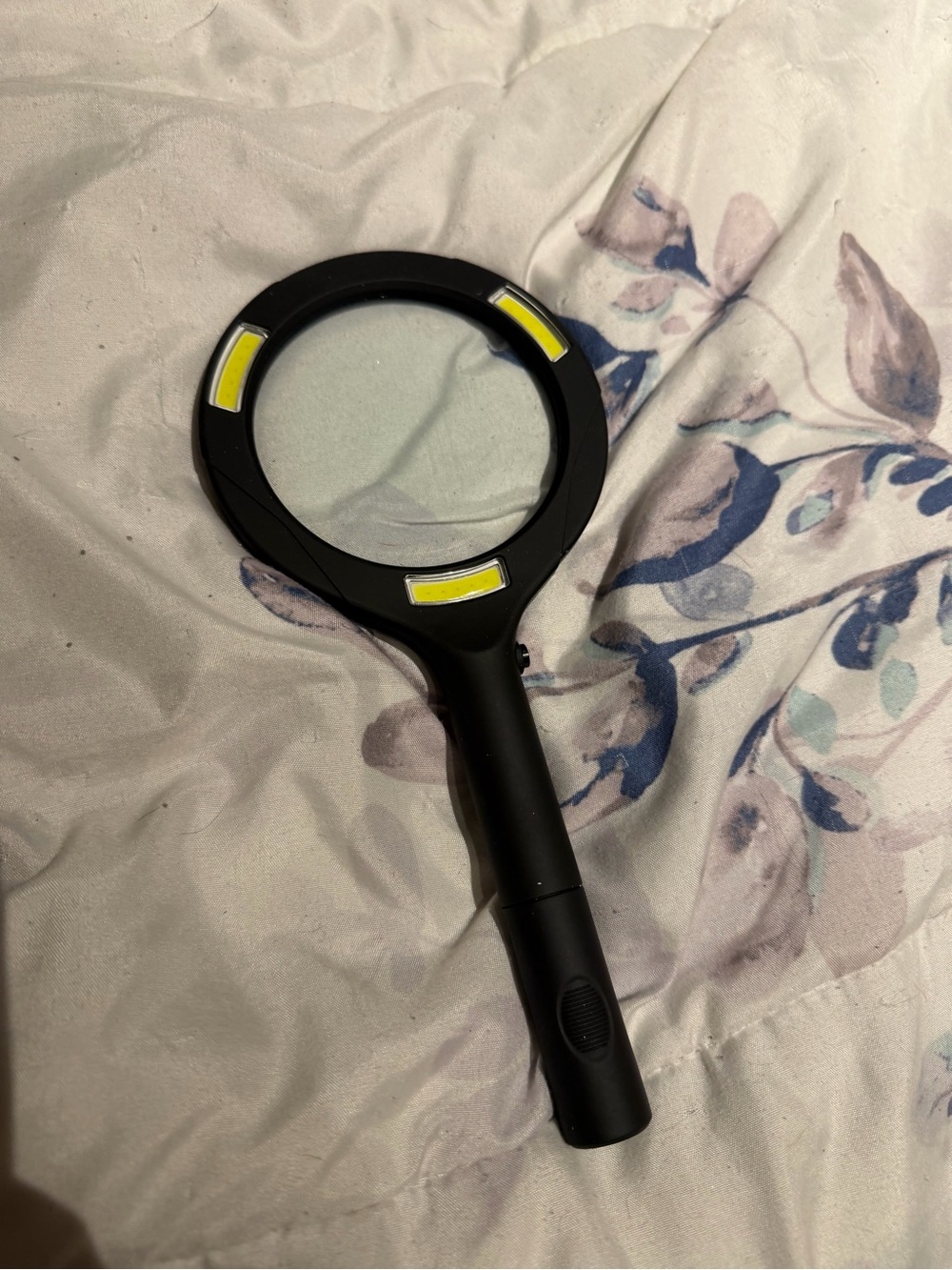 Black LED Magnifying Glass with Handle - Portable Magnifier